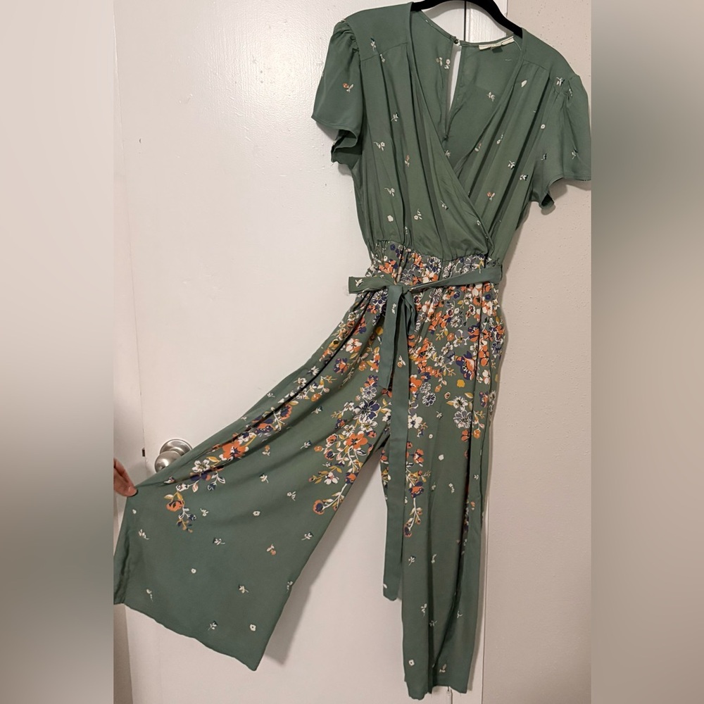 mi ami Sage Green Floral Wrap Front Wide Leg Jumpsuit Size M - Picture 3 of 7
